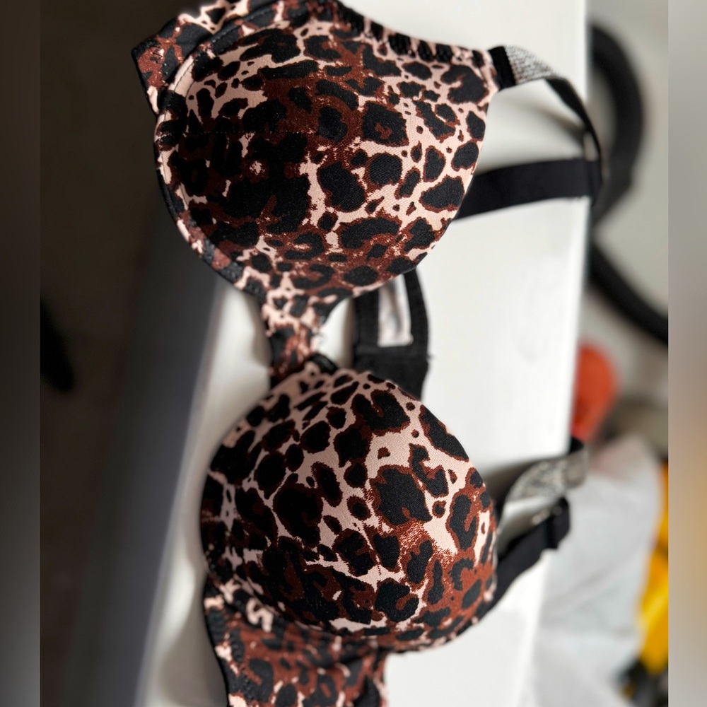 Letter Rhinestone Push Up Bra, Comfy & Breathable Leopard Intimates bra.